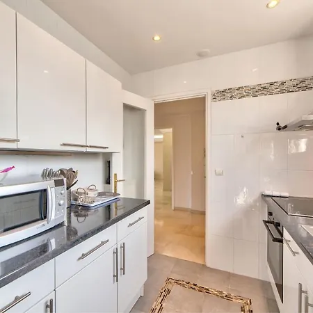 La Pinede Equiped With Air Conditioning And A Pool! *