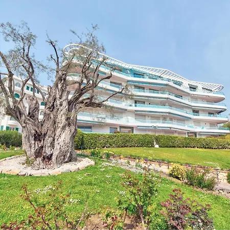 La Pinede Equiped With Air Conditioning And A Pool! Apartment Antibes