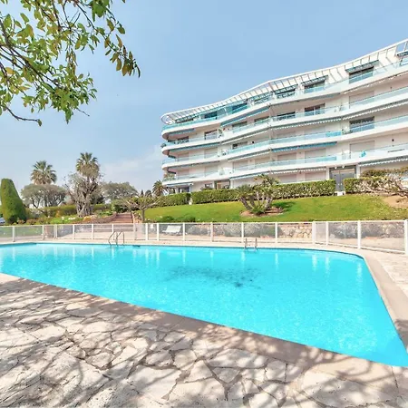 La Pinede Equiped With Air Conditioning And A Pool! Apartment Antibes