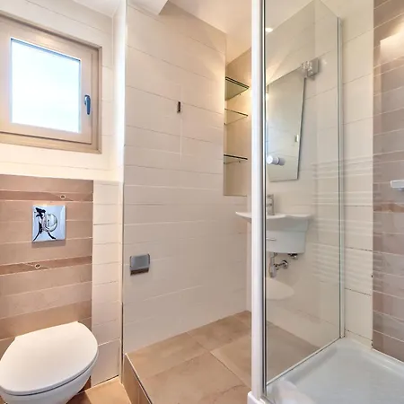 La Pinede Equiped With Air Conditioning And A Pool! Apartment