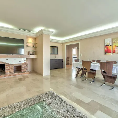 La Pinede Equiped With Air Conditioning And A Pool! Apartment
